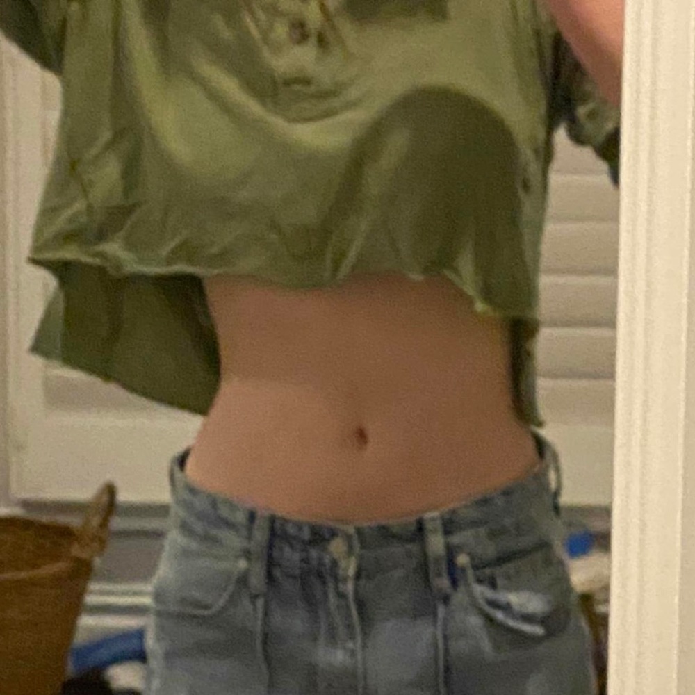 Super cute urban outfitters cropped tee!!